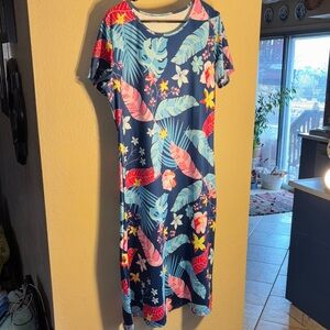 NWOT Tropical short sleeve spandex and polyester, floral maxi, short sleeve dres